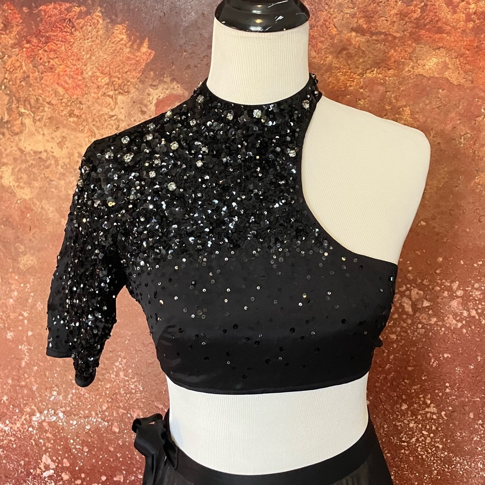 Stunning Beau Souci Silk Sequined Single-Shoulder Top